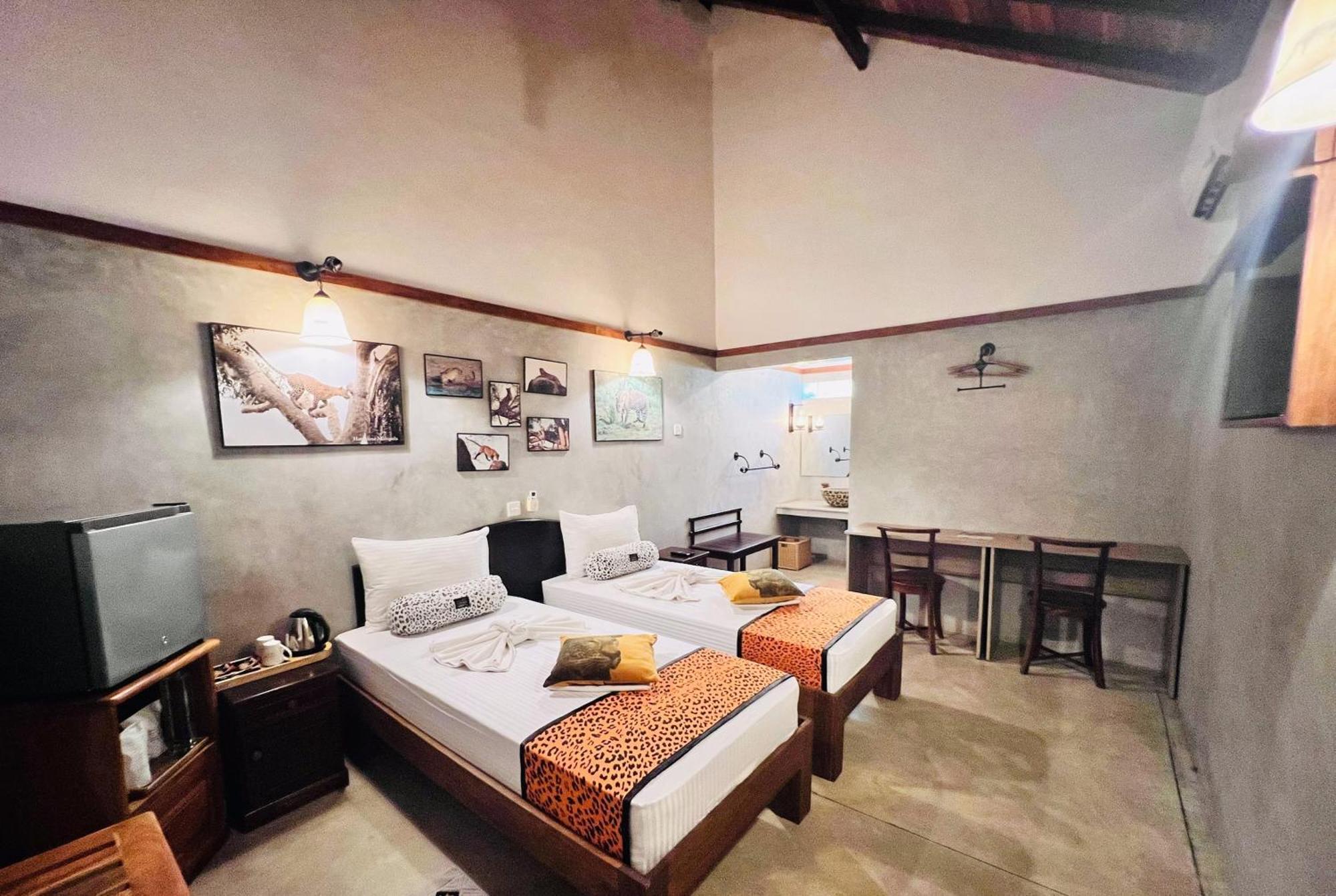 Lodge Leopard