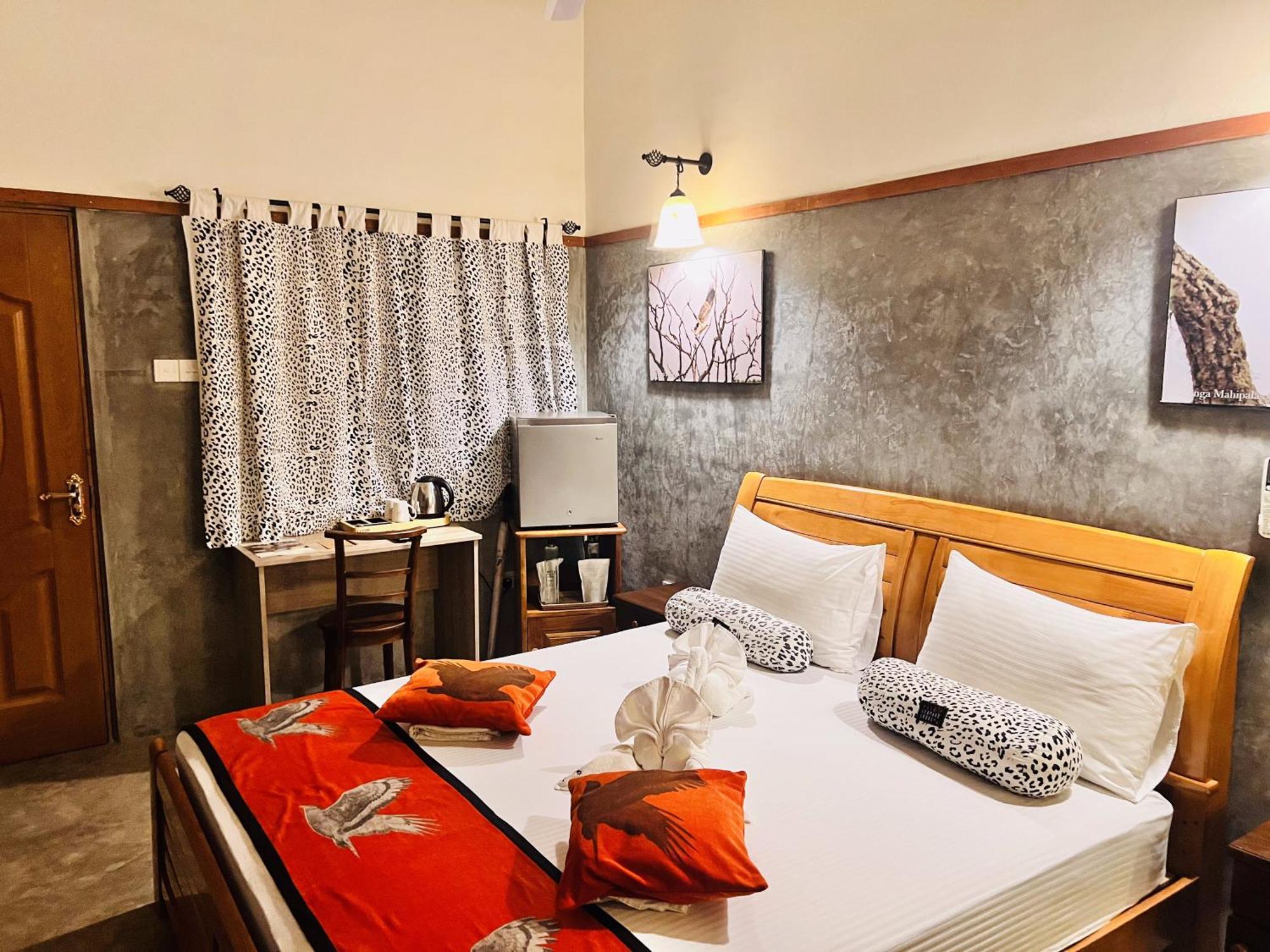 Lodge Leopard *